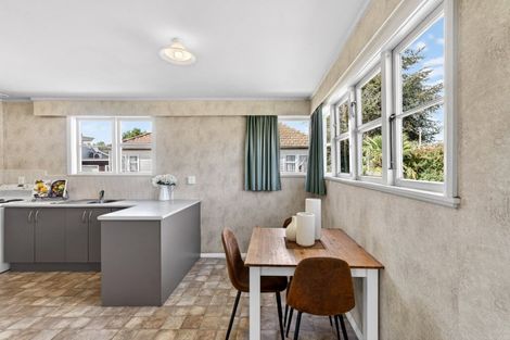 Photo of property in 4 Russell Road, Marewa, Napier, 4110