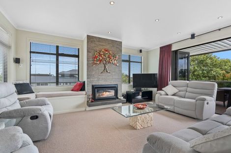 Photo of property in 16 Fred Carr Place, One Tree Point, 0118