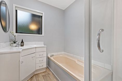 Photo of property in 15a Bridge Avenue, Te Atatu South, Auckland, 0610