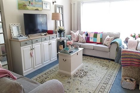 Photo of property in 40 Priestley Drive, Bucklands Beach, Auckland, 2014