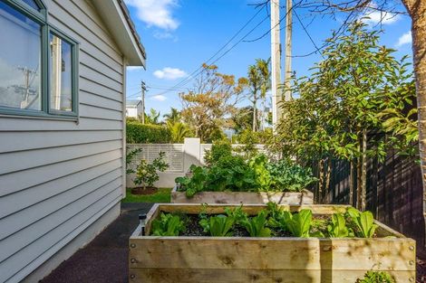 Photo of property in 1/10 Ringwood Street, Torbay, Auckland, 0630