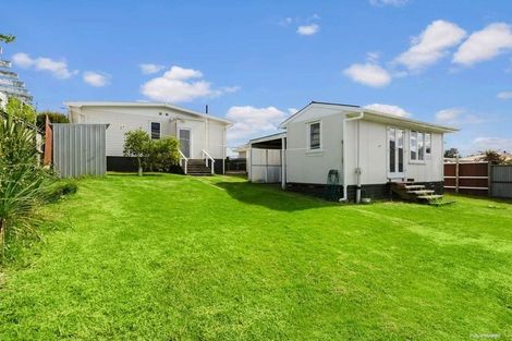 Photo of property in 33 Eastglen Road, Glen Eden, Auckland, 0602