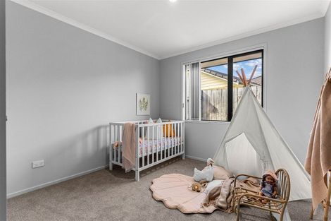 Photo of property in 4 Kowi Lakes Drive, One Tree Point, 0118