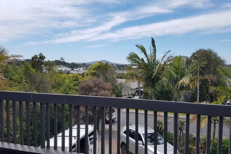 Photo of property in 14 Bruce Road, Glenfield, Auckland, 0629