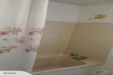 Photo of property in 2/523 Glenfield Road, Glenfield, Auckland, 0629