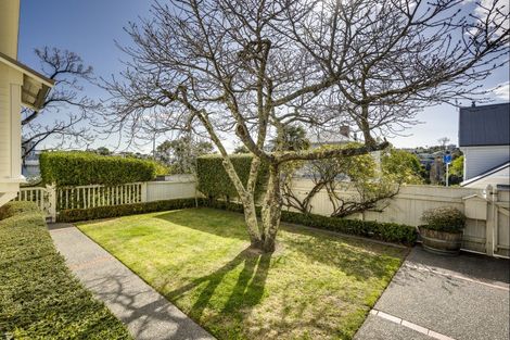 Photo of property in 18 Gladstone Road, Bluff Hill, Napier, 4110