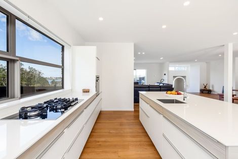 Photo of property in 42 Merewhira Road, Paremoremo, Albany, 0793