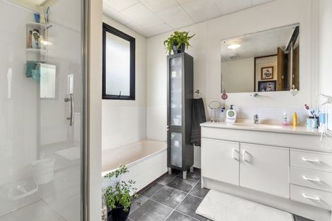 Photo of property in 32 Cemetery Road, Waiuku, 2123