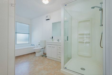 Photo of property in 27 Cambridge Street, Pahiatua, 4910