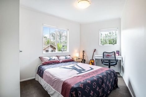 Photo of property in 17 Calypso Way, Unsworth Heights, Auckland, 0632