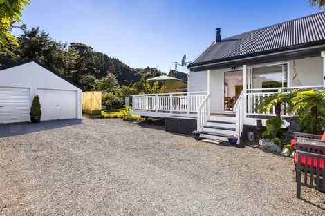 Photo of property in 81 Gemstone Drive, Birchville, Upper Hutt, 5018