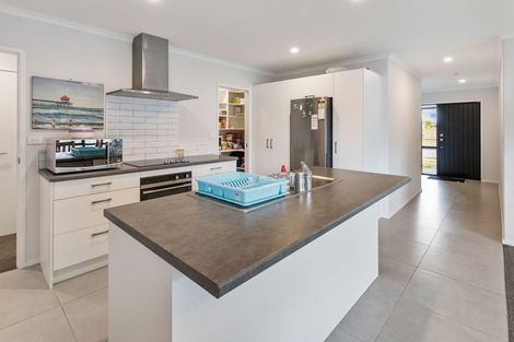 Photo of property in 6 Harding Drive, Papamoa Beach, Papamoa, 3118