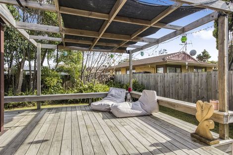 Photo of property in 37 Glennandrew Drive, Half Moon Bay, Auckland, 2012
