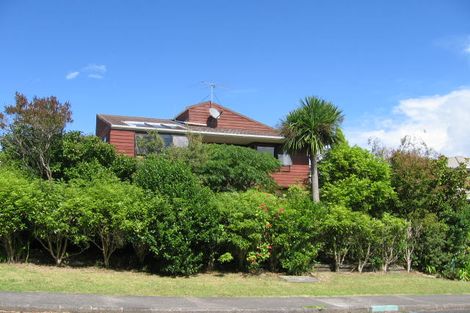 Photo of property in 2/5 Sharon Road, Waiake, Auckland, 0630