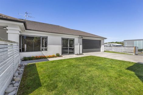 Photo of property in 32 Mo Street, Camborne, Porirua, 5026