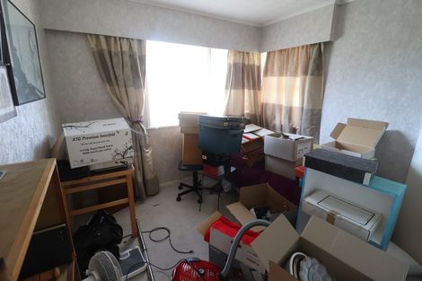 Photo of property in 1 Ngatoa Place, Glenfield, Auckland, 0629