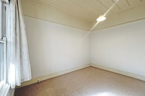 Photo of property in 102 Featherston Street, Takaro, Palmerston North, 4412