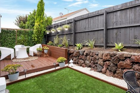 Photo of property in 2/18 Bevyn Street, Castor Bay, Auckland, 0620