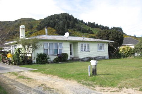 Photo of property in 16 Wise Street, Wainuiomata, Lower Hutt, 5014
