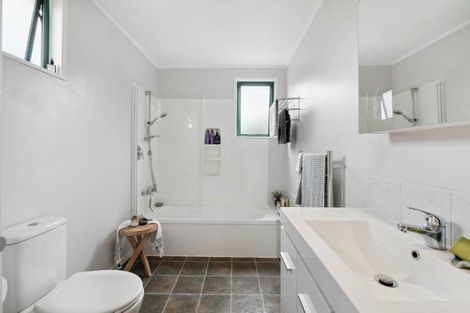 Photo of property in 23 Penton Road, Stanmore Bay, Whangaparaoa, 0932