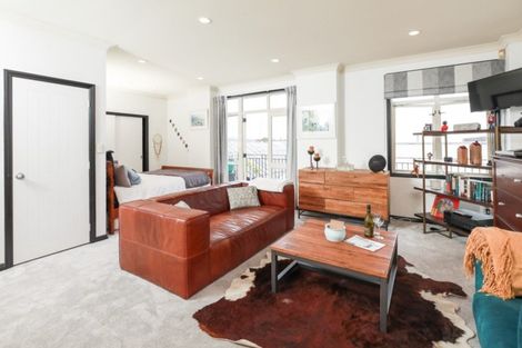 Photo of property in 2f/11 London Street, Hamilton Central, Hamilton, 3204