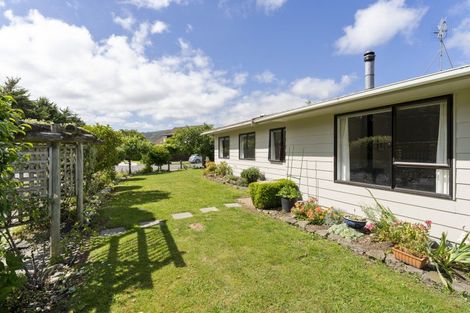 Photo of property in 40 Walton Avenue, Waikanae, 5036