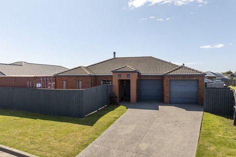 Photo of property in 28 Hawkins Place, Rangiora, 7400