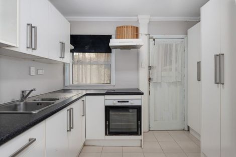 Photo of property in Avon Apartments, 3/313 The Terrace, Te Aro, Wellington, 6011