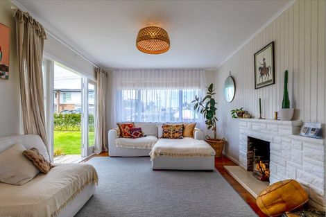 Photo of property in 79 Farquhar Road, Glendene, Auckland, 0602