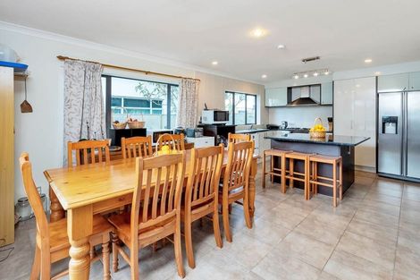 Photo of property in 62 Medallion Drive, Oteha, Auckland, 0632