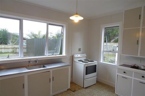 Photo of property in 27 Bulteel Street, New Plymouth, 4310