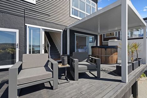Photo of property in 277 Queens Drive, Lyall Bay, Wellington, 6022