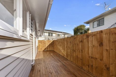 Photo of property in 10 Totaravale Drive, Totara Vale, Auckland, 0629