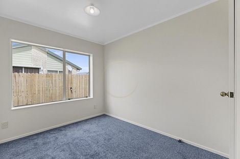 Photo of property in 2/24 Horlicks Place, Randwick Park, Auckland, 2105