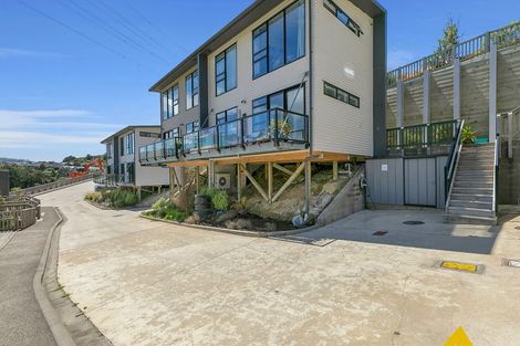 Photo of property in 7 Ara Patukawenga, Tawa, Wellington, 5028