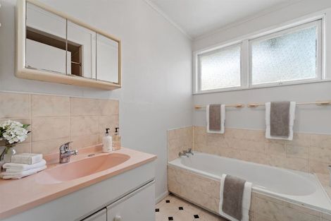 Photo of property in 1/80a Park Rise, Campbells Bay, Auckland, 0630