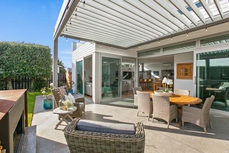 Photo of property in 17 Pitcairn Street, Oakura, 4314