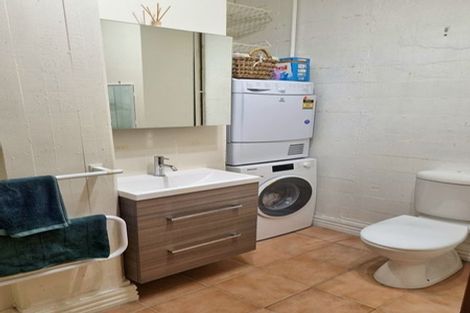 Photo of property in Endeavour Apartments, 10/125 Thorndon Quay, Pipitea, Wellington, 6011