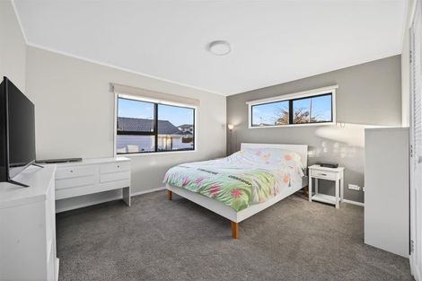 Photo of property in 70 De Quincey Terrace, Highland Park, Auckland, 2010