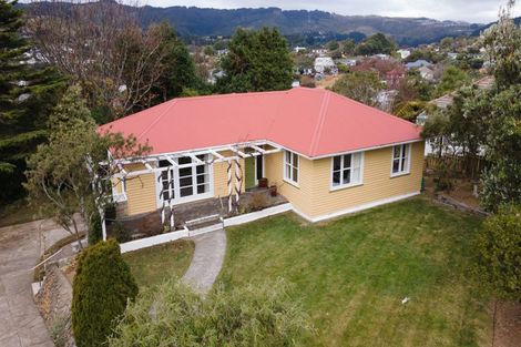 Photo of property in 1 Tainui Terrace, Tawa, Wellington, 5028