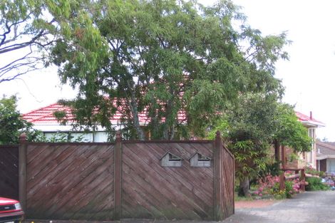 Photo of property in 2/3 Bolton Street, Blockhouse Bay, Auckland, 0600
