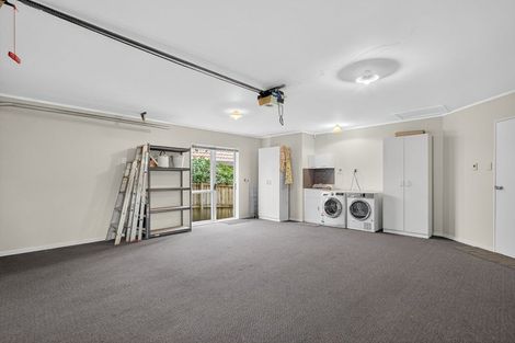 Photo of property in 40 Gillett Place, Botany Downs, Auckland, 2014
