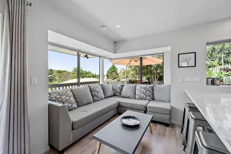 Photo of property in 8 Emlyn Place, Torbay, Auckland, 0630