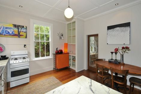 Photo of property in 13 Cave Road, Houghton Bay, Wellington, 6023