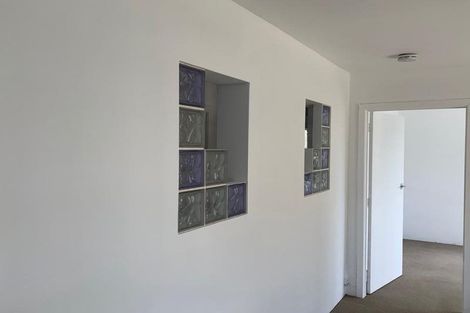 Photo of property in 2/20 Pemberton Avenue, Bayview, Auckland, 0629