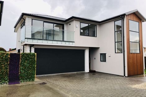 Photo of property in 33a Roberts Avenue, Bayswater, Auckland, 0622