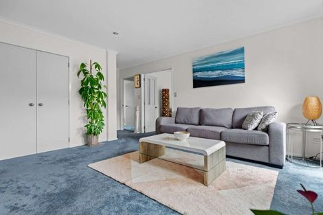 Photo of property in 28 Seabreeze Place, Papamoa Beach, Papamoa, 3118