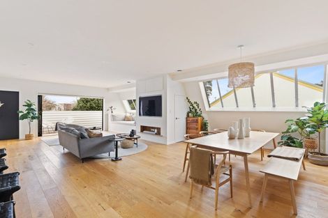 Photo of property in 19 Henui Street, Strandon, New Plymouth, 4312