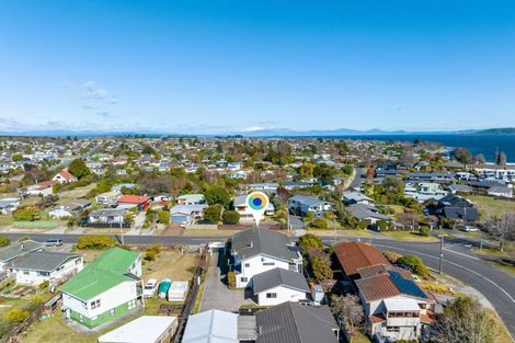 Photo of property in 4 Ingle Avenue, Waipahihi, Taupo, 3330