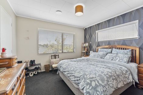 Photo of property in 24 Jasmine Grove, Maungaraki, Lower Hutt, 5010